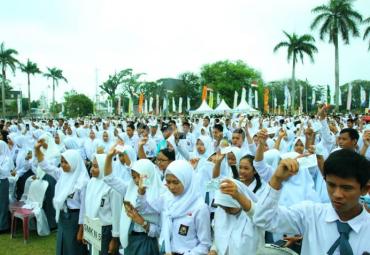 Ribuan siswa terima polis asuransi gratis dari pemprov Bengkulu bersama OJK 
