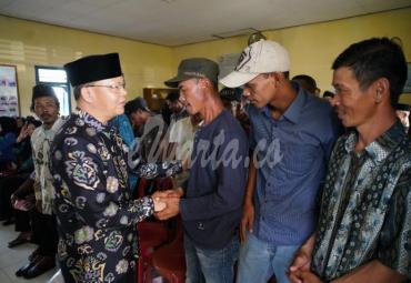 Salah satu warga, Suparno mengungkapkan bantuan yang disampaikan Gubernur sangat bermanfaat bagi warga, apalagi seluruh bantuan dibagikan secara merata dan sesuai kebutuhan. 