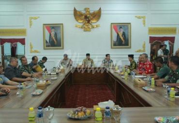 tanggal 20 Oktober 2019 mendatang, Gubernur Bengkulu Rohidin Mersyah langsung melakukan rapat internal bersama Forkopimda Provinsi Bengkulu, Kamis (17/10) bertempat di Gedung Daerah Balai Raya Semarak Bengkulu.