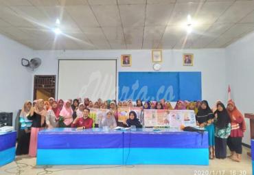 Penerima PKH di Kecamatan Koto XIV Mukomuko terima edukasi managemen keuangan keluarga.
