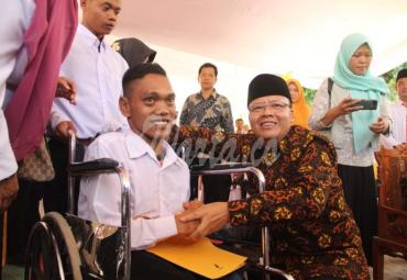 Terwujud, Bangkit Dwi Apriadi akhirnya bertemu dengan Gubernur Bengkulu, Rohidin Mersyah.
