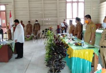 Bupati Choirul Huda melantik anggota BPD di Kecamatan Penarik, Selasa (21/4/20).