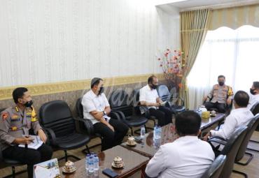 KPU Provinsi Bengkulu Irwan Saputra,S.Ag, Mm bersama dengan anggota hari ini Rabu, (10/06/2020) melakukan kunjungan dan silaturahmi ke Polda Bengkulu.