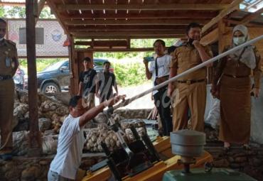 DPMPPTSP Provinsi Bengkulu meninjau pabrik penggilingan karet di Seluma yang ditutup