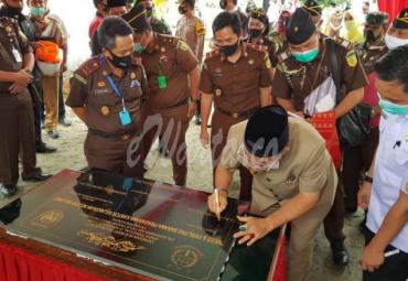 Peletakan Batu Pertama Pembangunan Mess Kejari Seluma
