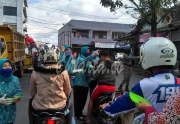 Bagi masker di pasar
