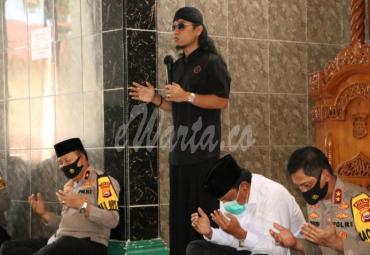  KH.Gus Miftah 