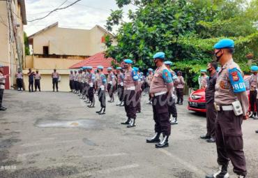 Kabid Propam Polda Bengkulu Kombes Pol Iskandar Kurniawan Saputro, S.Ik, saat memimpin apel pelaksanaan penertiban