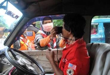 Ilustrasi pembagian masker