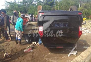 Avanza terguling