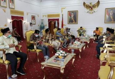Gubernur saat audiensi bersama Pengurus Serikat Nelayan Nahdatul Ulama (SNNU) Provinsi Bengkulu, bertempat di Gedung Daerah Balai Raya Semarak Bengkulu, Rabu (16/9).