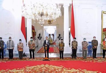 Presiden Joko Widodo selepas melakukan pertemuan dengan Wakil Presiden Ma'ruf Amin, para perwakilan antarumat beragama di Indonesia