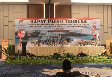 Penandatanganan Pakta Integritas, Selasa (20/10) di Ballroom Hotel Mercure.