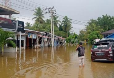 Banjir yang merendam pemukiman warga di SAM dan SA