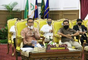 Sosialisasi Undang- undang Cipta Kerja Tahun 2020 (Omnibus Law) oleh Kementerian Koordinator Perekonomian RI, Rabu (14/10) secara daring di Gedung Daerah Balai Raya Semarak Bengkulu.