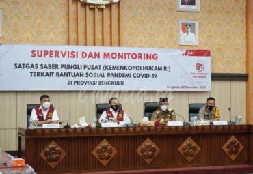 Supervisi dan Monitoring Satgas Saber Pungli Pusat (Kemenkopolhukam RI) terkait bantuan sosial pandemi covid 19 di Provinsi Bengkulu bertempat di ruang pola Pemprov, Senin (23/11) 