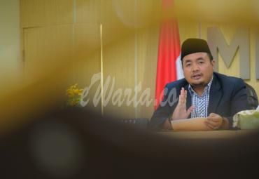 Koordinator Divisi Pengawasan dan Sosialisasi Bawaslu Mochammad Afifuddin merilis IKP 2020 Termutakhir jelang pungut hitung di Kantor Bawaslu Jakarta, Minggu (6/12/2020)/foto: Hendru