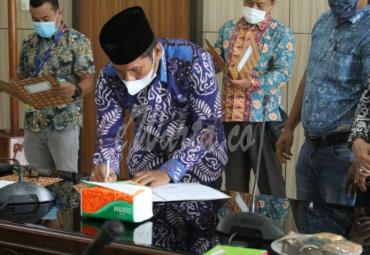Pemprov Teken MoU Pemasaran Produk UMKM ke Ritell Modern