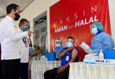 Presiden Tinjau Vaksinasi Pedagang Pasar Beringharjo