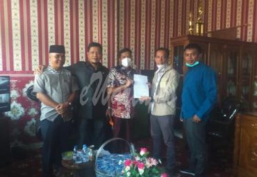 Warga Serahkan Petisi ke Bupati, Tolak Tapal Batas Seluma-Bengkulu Selatan