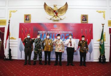  Puncak Peringatan Hari Anti Narkotika Internasional (HANI) Tahun 2021 Bersama Presiden Republik Indonesia Secara Virtual, di Gedung Daerah Balai Raya Semarak Bengkulu, Senin (28/06).