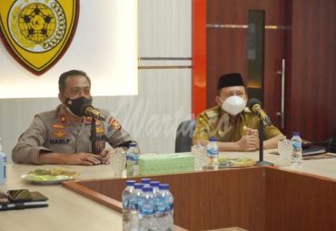 Sekda Provinsi Hamka Sabri didampingi Kepala Dinas Kelautan dan Perikanan memaparkan rencana usulan ini di Mapolda Bengkulu yang diterima langsung Wakapolda Brigjen Pol. Hari Prasodjo beserta beberapa Pejabat Utama Polda Bengkulu.