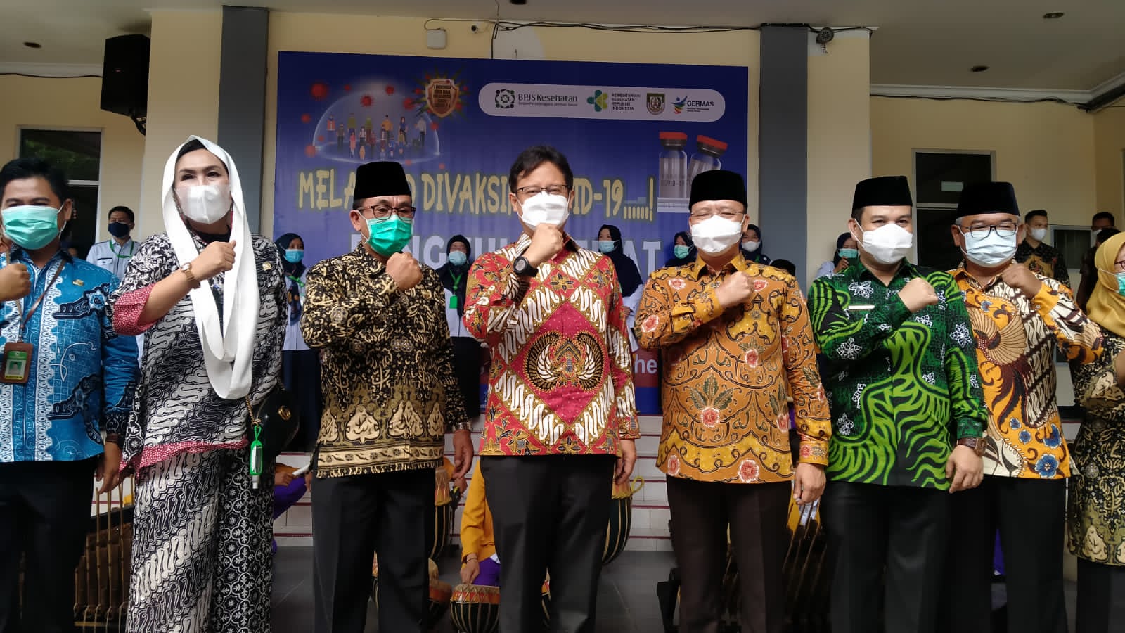 Gubernur dan Menkes Luncurkan KBS dan Vaksinasi Massal Tahap II