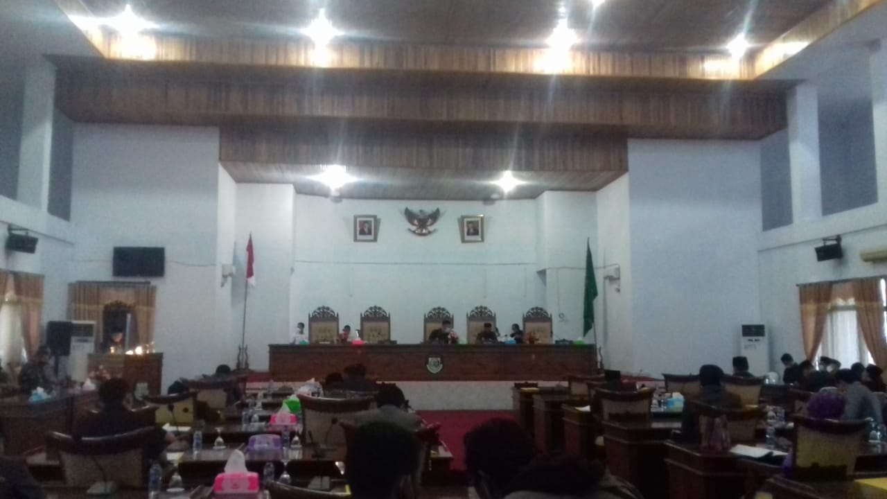 Rapat Paripurna di Gedung DPRD
