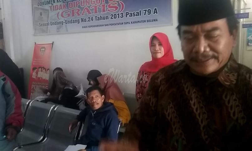 Wabup saat sidak Kantor Dukcapil Seluma