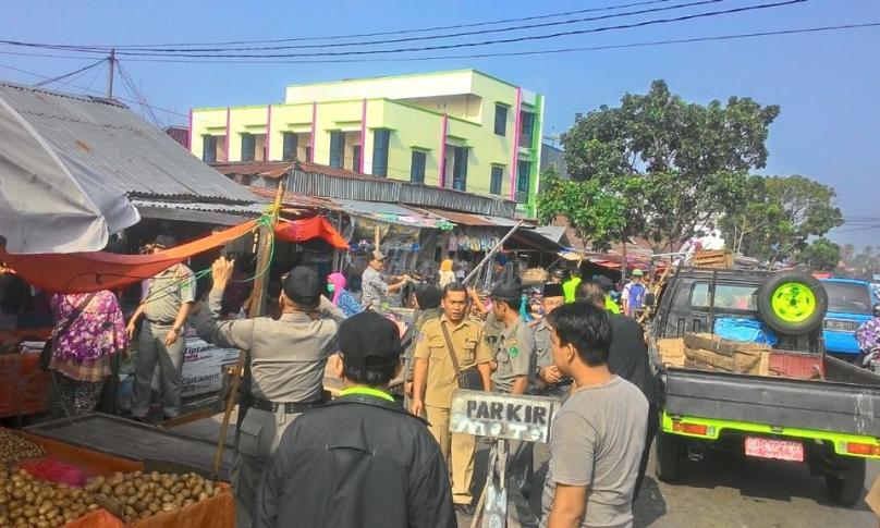 Penertiban Pedagang Kaki Lima oleh Satpol PP Rejang Lebong