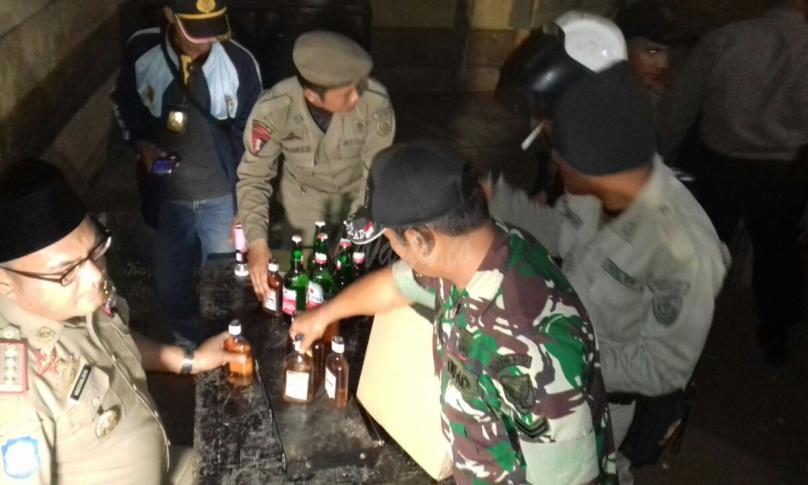 Tim Gabungan saat melakukan Razia di beberapa cafe di Seluma