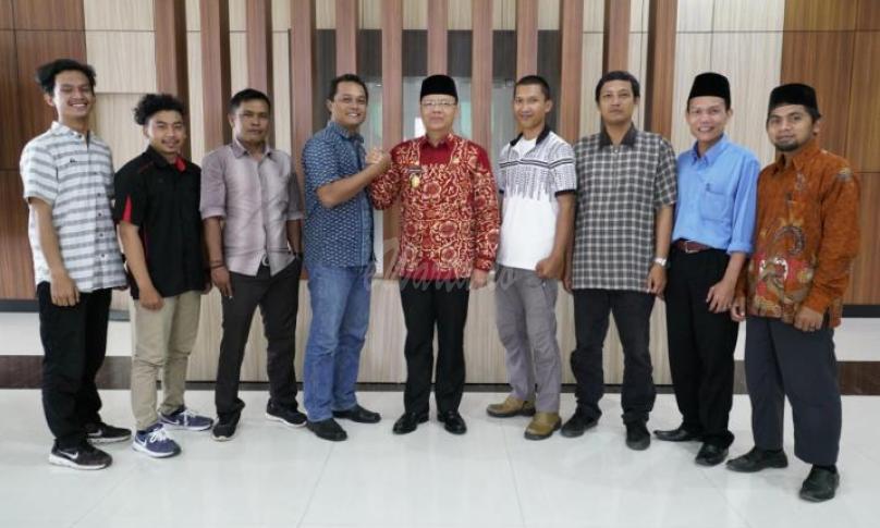 Foto bersama Gubernur Bengkulu dan Pengurus AMBO