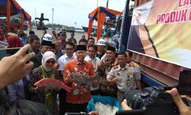 Kepala Badan Karantina ikan dan pengendalian mutu Dr Rina bersama Plt Gubernur Bengkulu H. Rohidin Mersyah