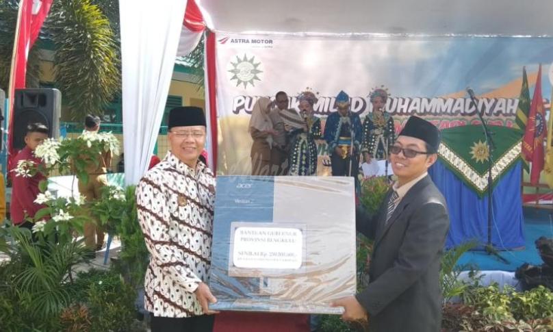 Penyerahan bantuan secara simbolis