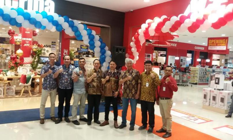 Foto bersama managemen Bencoolen Mall dan Ace Informa