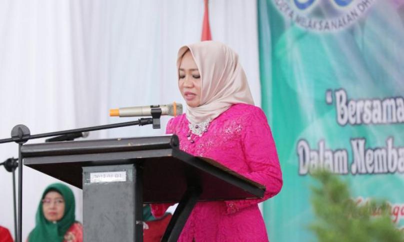 Nurmalena Gusnan, Ketua Dharma Wanita  (istri Plt Bupati Bengkulu Selatan) Gusnan Mulyadi