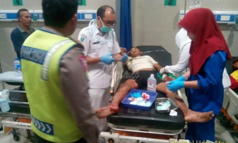 Korban saat mendapatkan perawatan medis