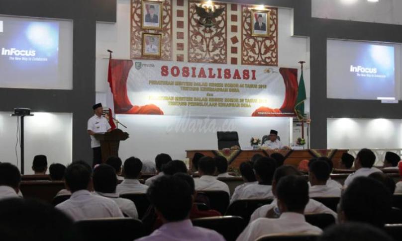 Gubernur Bengkulu Haji Rohidin Mersyah saat memberikan sambutannya sosialisasi permendagri