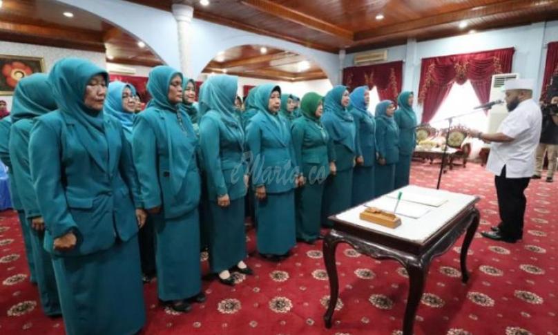 Walikota Bengkulu (H Helmi Hasan) melantik TimTP PKK Kota Bengkulu