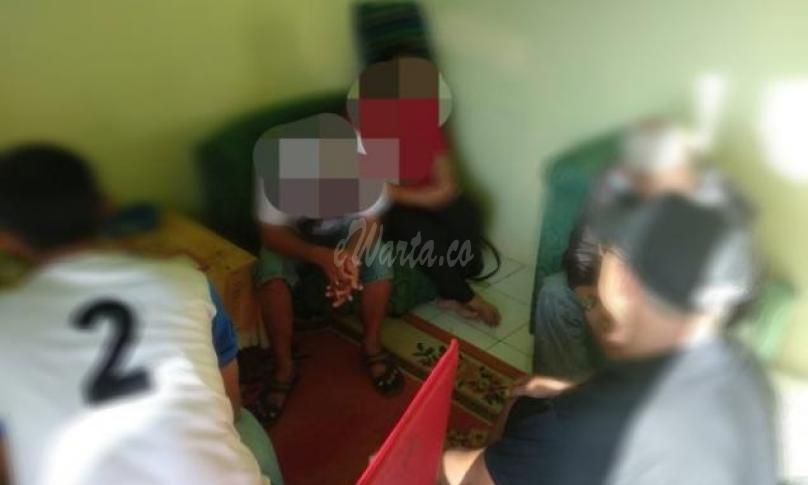 Pasangan selingkuh saat di introgasi warga dan petugas
