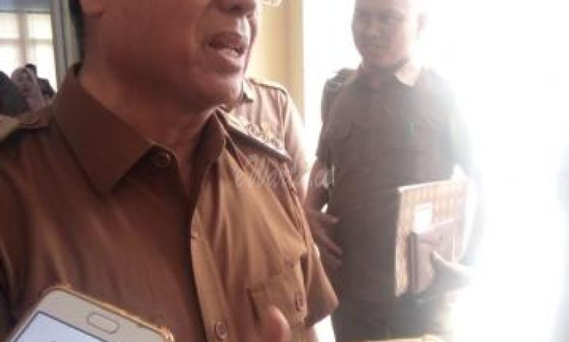 Bupati Seluma, Bundra Jaya saat memberikan konfirmasi kepada wartawan