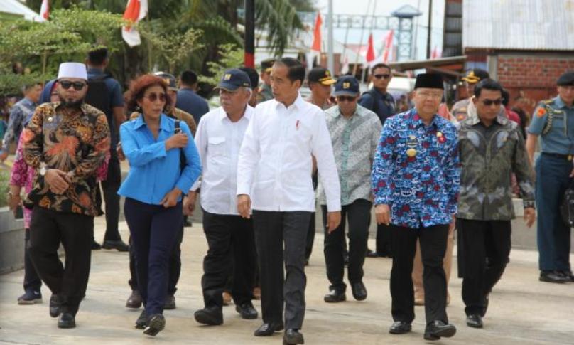 Presiden Republik Indonesia ( Ir. Joko Widodo ) saat mengunjungi kampung nelayan Sumber Jaya Bengkulu