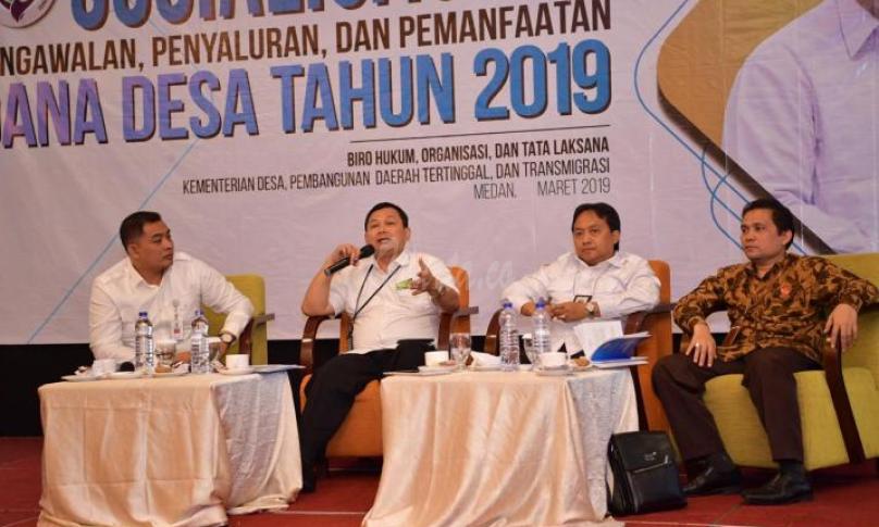 Kepala Biro Humas dan Kerjasama Kemendes PDTT Bonivasius Prasetya Ichtiarto menyampaikan paparan tentang Prioritas Penggunaan Dana Desa Tahun 2019 pada Kegiatan "Sosialisasi Pengawalan, Penyaluran, dan Pemanfaatan Dana Desa Tahun 2019" di Medan, Sumatera Utara, Rabu (6/3/2019) Foto: Sigit/Kemendes PDTT