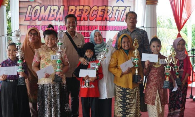 Para pemenang lomba bercerita 