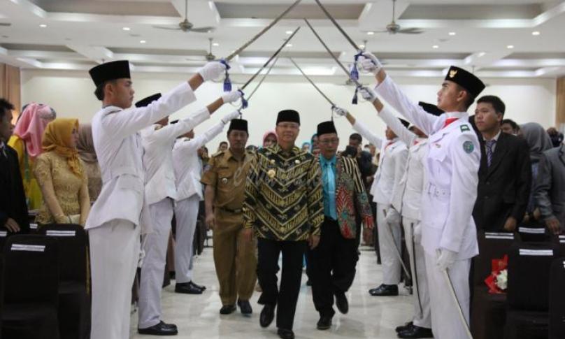 Gubernur Bengkulu (Dr. H Rohidin Mersyah) melepas siswa-siswi SMAN XII