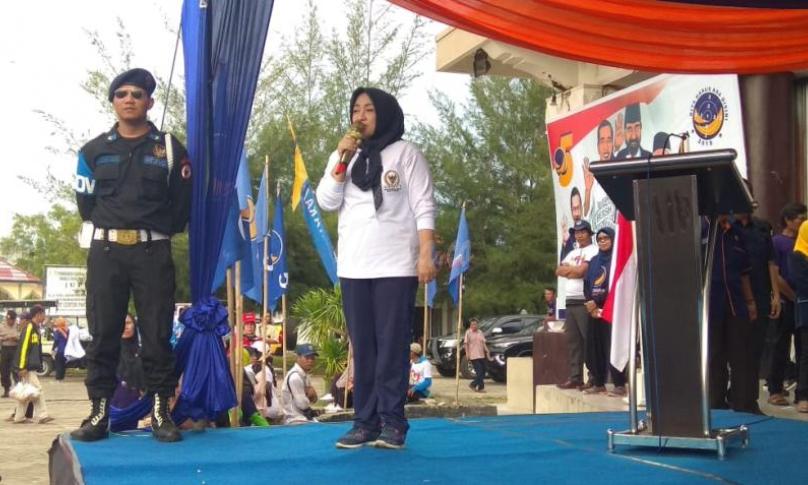 dr Anarulita Muchtar saat memberikan orasinya dalam Kampanye Akbar
