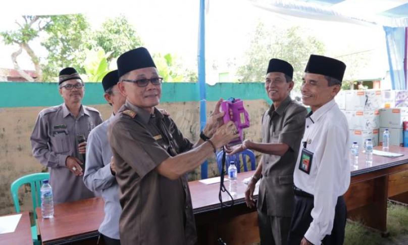 Assisten 1 Bengkulu Selatan serahkan insentif untuk 111 guru Ngaji