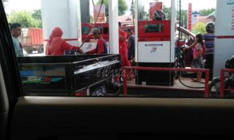 Seperti inilah penampakan pelayanan penjualan minyak bersubsidi di SPBU nakal di Seluma, Bengkulu