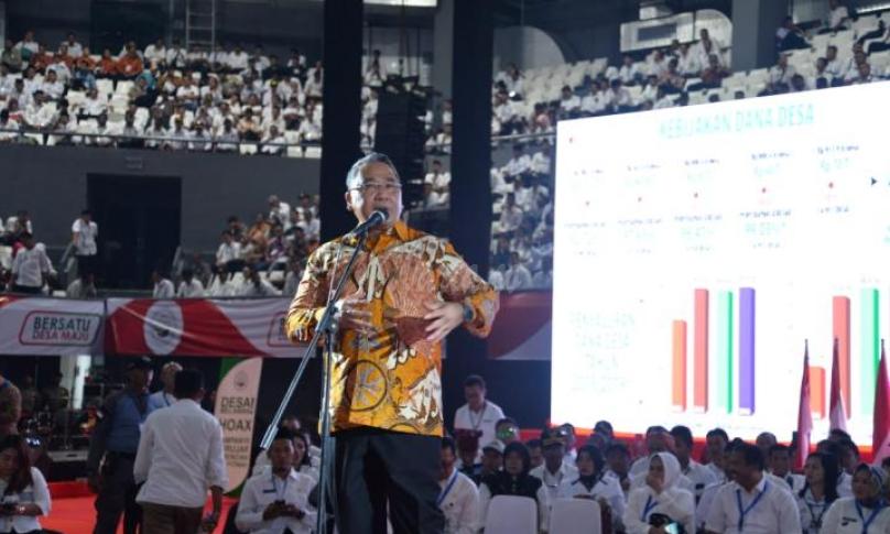 Menteri Desa, PDT, dan Transmigrasi Eko P Sandjojo berpidato dalam Silaturahmi Nasional Pemerintahan Desa se-Indonesia di Jakarta, Rabu (10/4/2019). Eko P Sandjojo mengatakan bahwa selama pemerintah Jokowi-JK, dana desa yang sudah dikucurkan sebesar Rp 270 triliun.  Foto: Wening/Kemendes PDTT