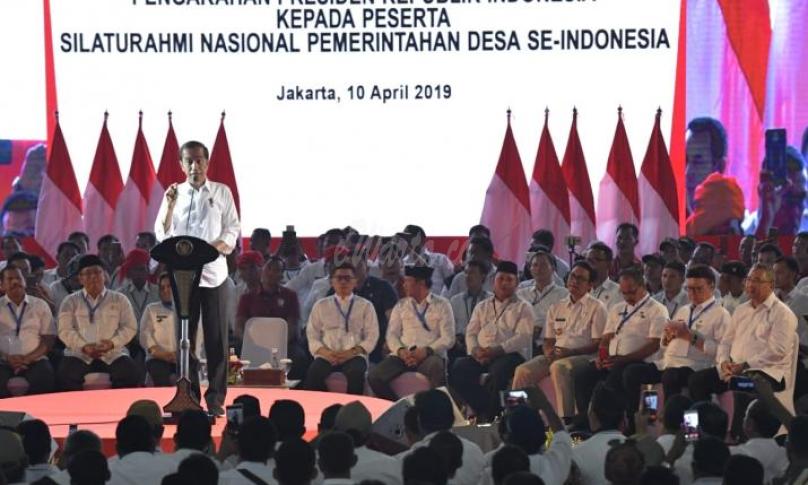 Presiden Joko Widodo memberikan arahan dalam Silaturahmi Nasional Pemerintahan Desa se-Indonesia di Jakarta, Rabu (10/4/2019). Presiden Joko Widodo berkomitmen mengalokasikan dana operasional untuk kepala desa dan akan menyederhanakan format laporan pertanggung jawaban dana desa.  Foto: Wening/Kemendes PDTT